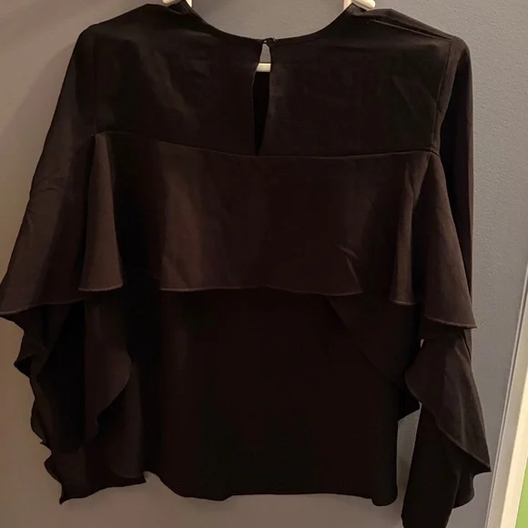 🆕Half Crop Ruffle Blouse - Picture 3 of 6